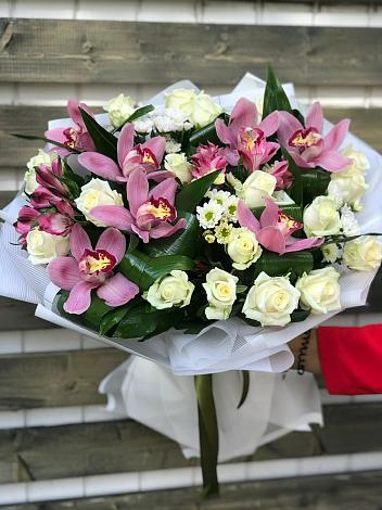 Букет цветов из: Розы и Хризантемы в Снежногорске