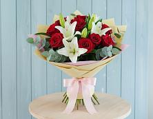 Букет цветов из:  Лилии и Розы #REPLACE_PRED# Снежногорске