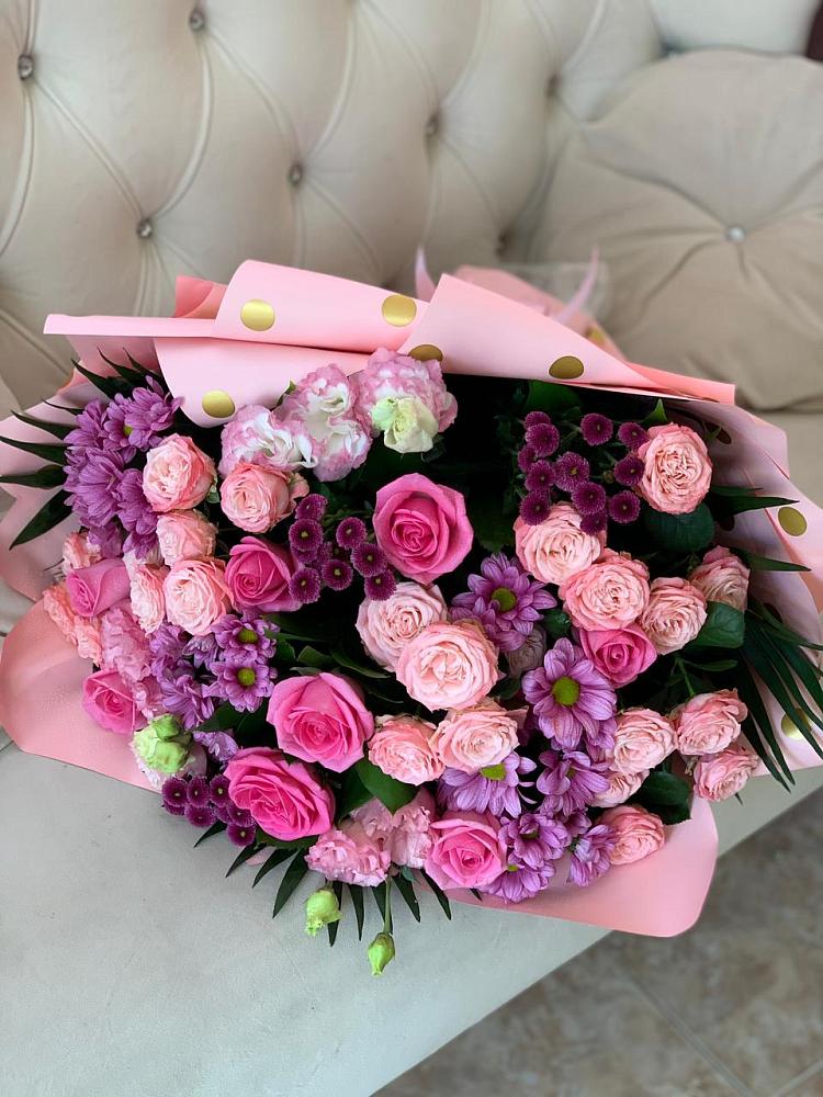 Букет цветов из: Хризантемы, Розы и Лизиантусы в Снежногорске