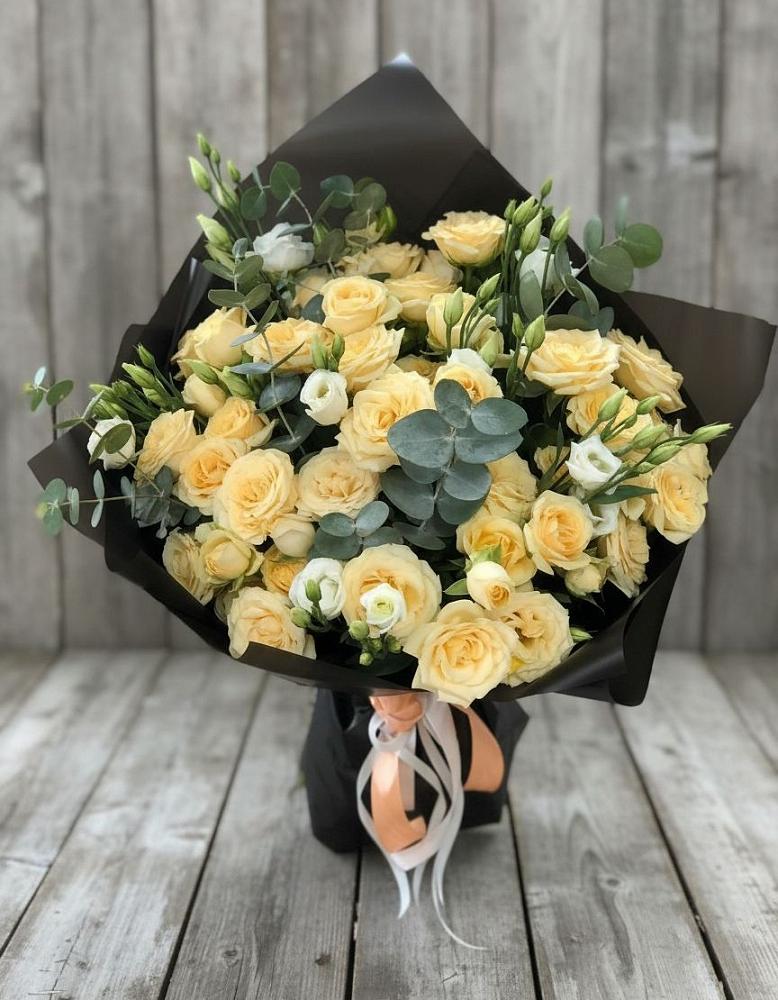 Букет цветов из: Розы и Лизиантусы в Снежногорске