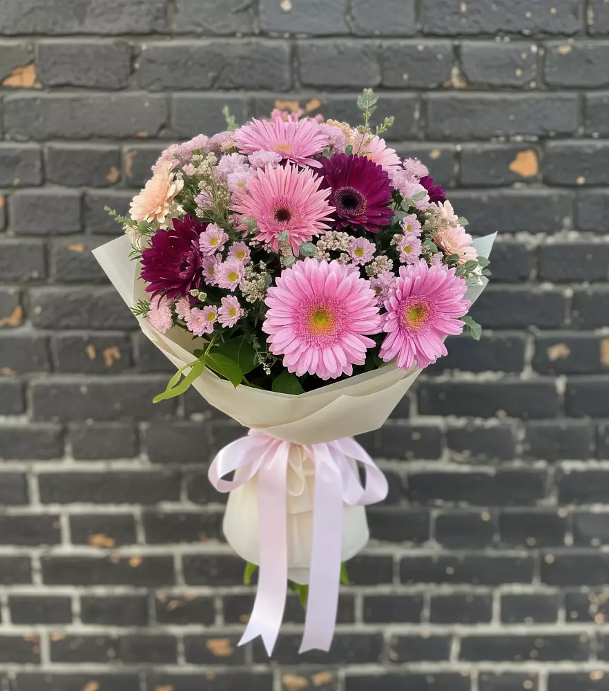Букет цветов из: Герберы и Хризантемы в Снежногорске