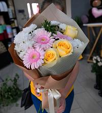 Букет цветов из:  Герберы, Розы и Хризантемы в Снежногорске