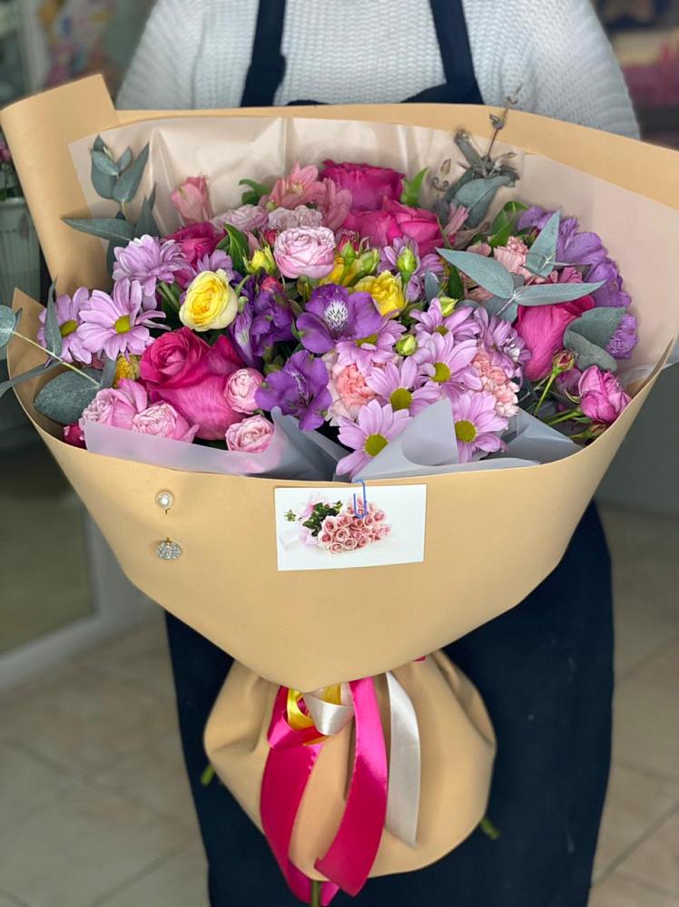 Букет цветов из: Хризантемы, Гвоздики и Альстромерии в Снежногорске