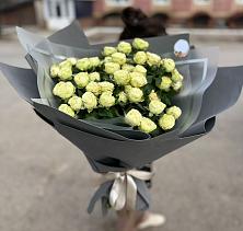 Букет Белые кустовые розы Солинеро в Снежногорске