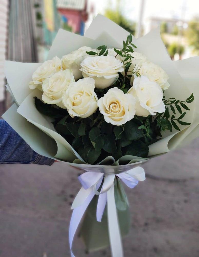 Букет Белые розы Проуд в Снежногорске