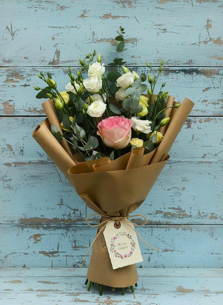 Букет цветов из: Розы и Лизиантусы в Снежногорске