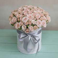 Цветочная композиция из Розы в шляпной коробке в Снежногорске