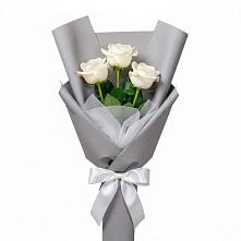 Букет 3 белые розы в Снежногорске