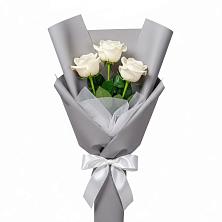 Букет 3 белые розы в Снежногорске