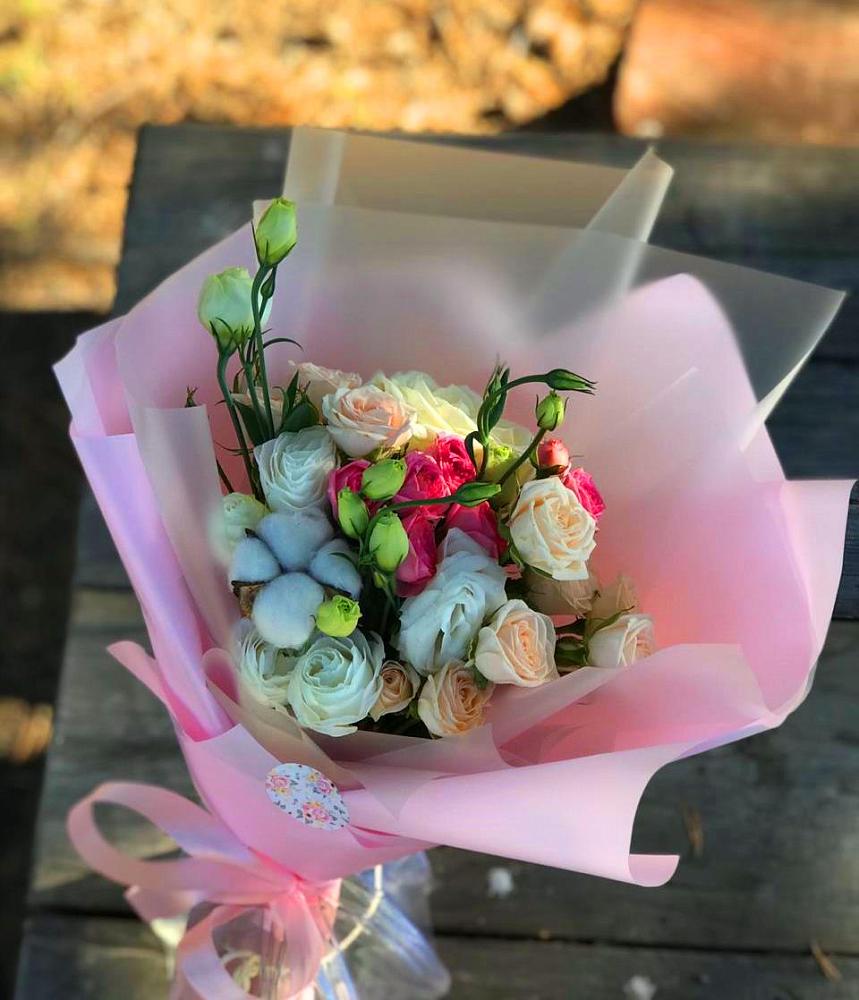 Букет цветов из: Розы и Лизиантусы в Снежногорске