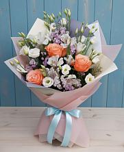 Букет цветов из:  Лизиантусы, Розы, Альстромерии и Гипсофила в Снежногорске