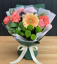 Букет цветов из:  Гвоздики, Розы, Герберы и Хризантемы в Снежногорске