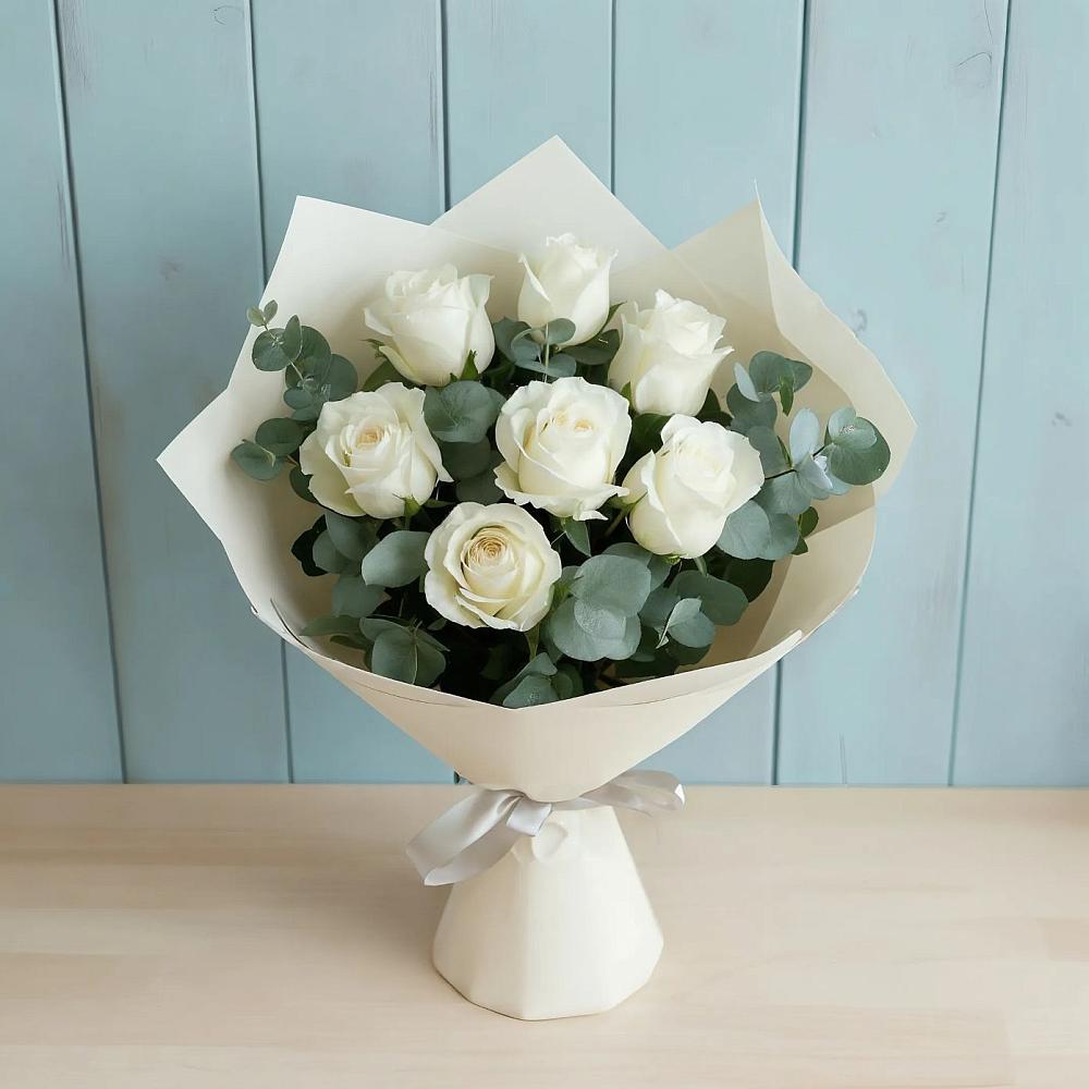Букет Белые розы в Эвкалипте в Снежногорске