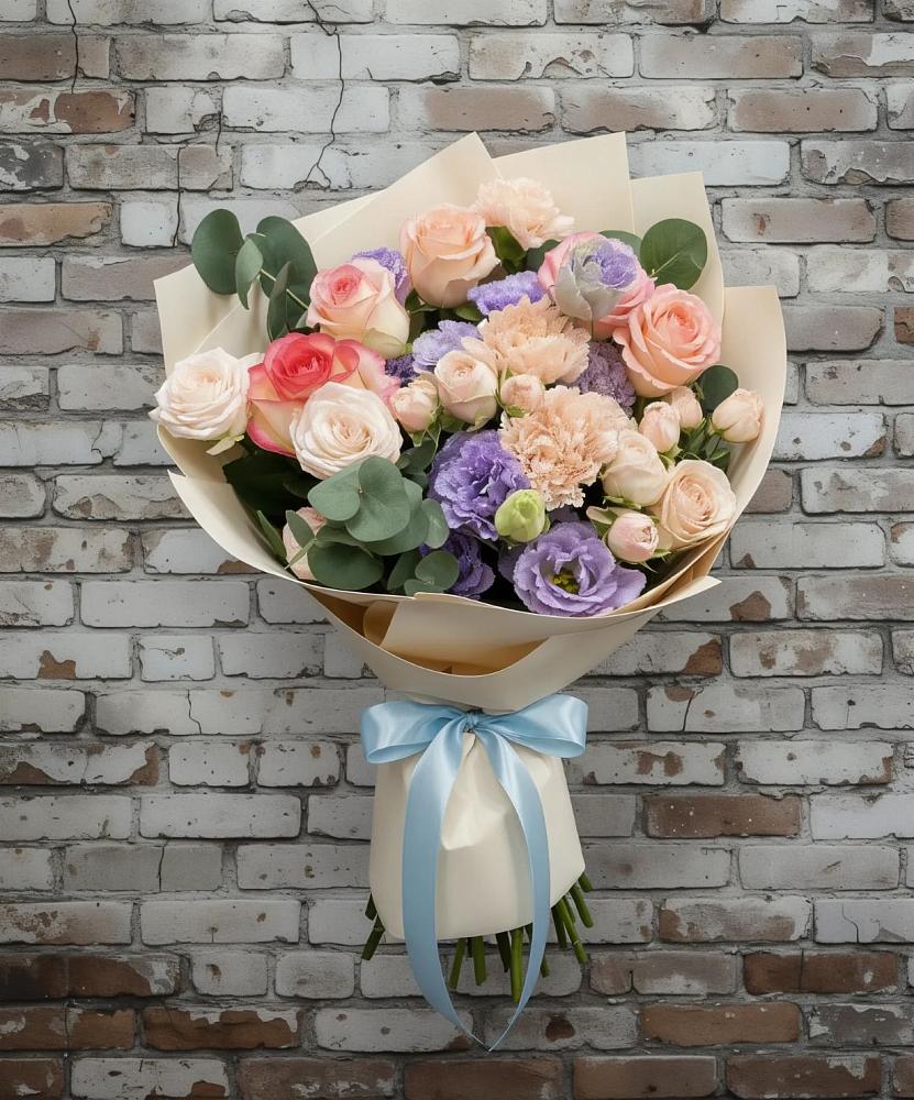 Букет цветов из: Розы, Лизиантусы и Гвоздики в Снежногорске