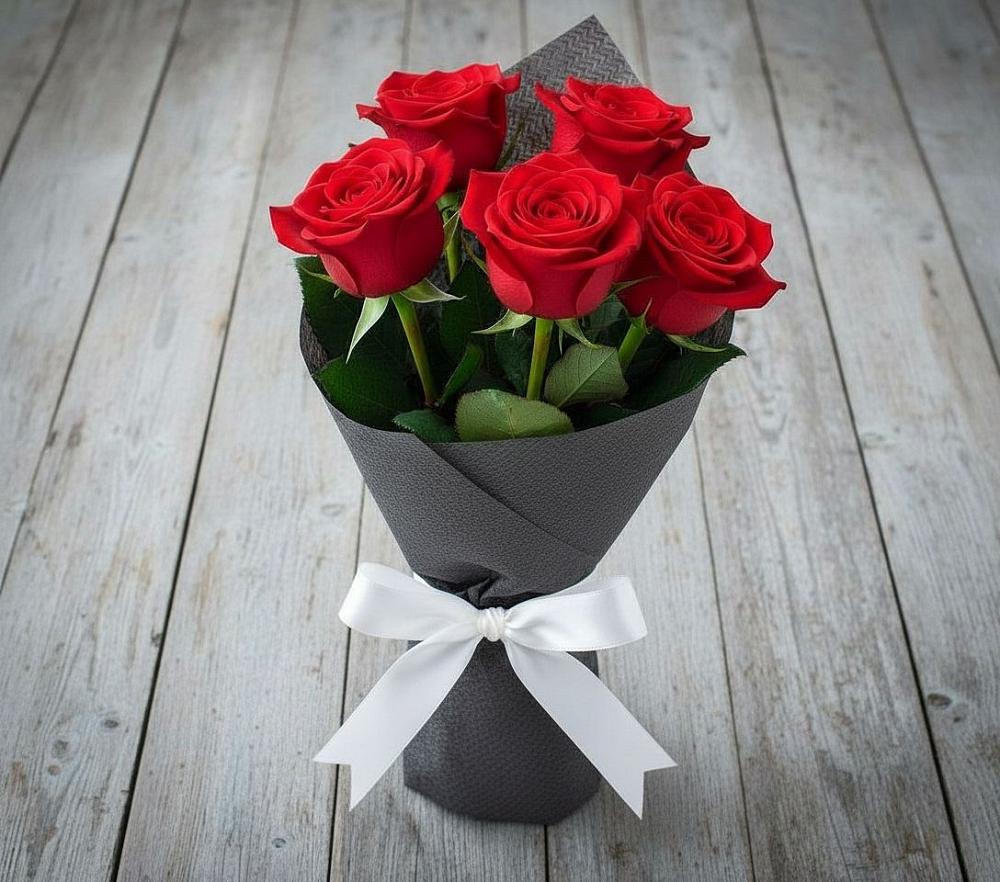 Букет 5 Красных роз Эдлесс Лав в Снежногорске
