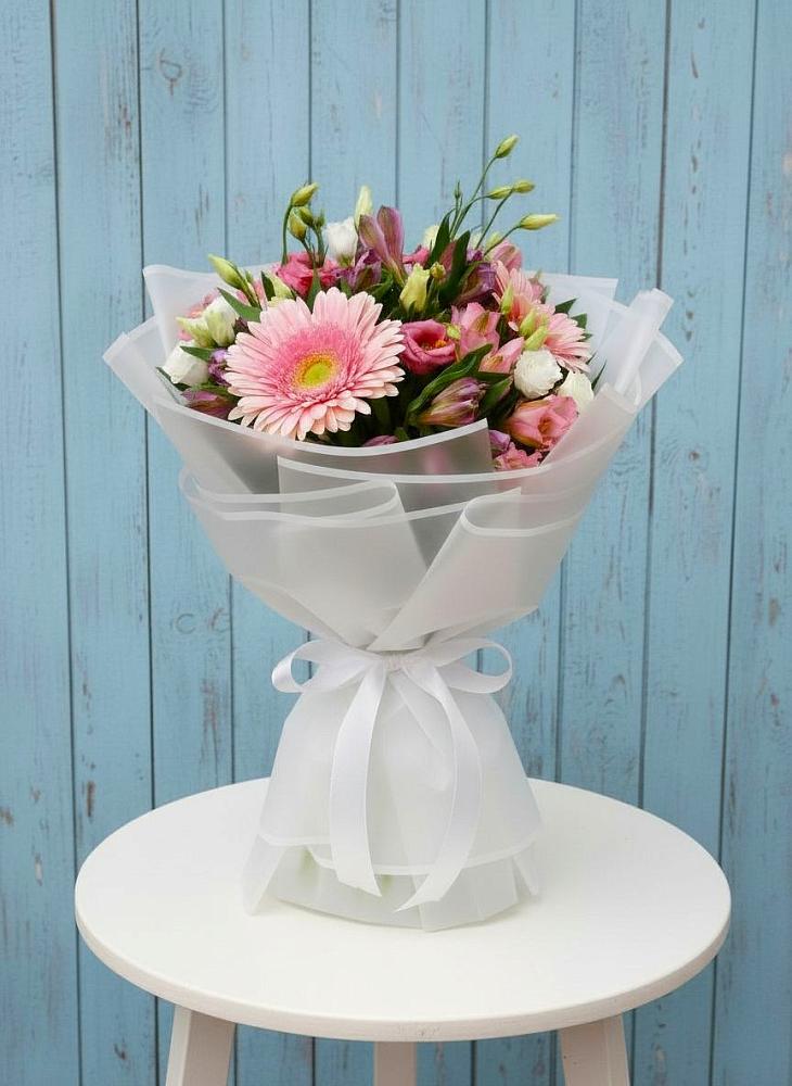 Букет цветов из: Герберы, Альстромерии и Лизиантусы в Снежногорске