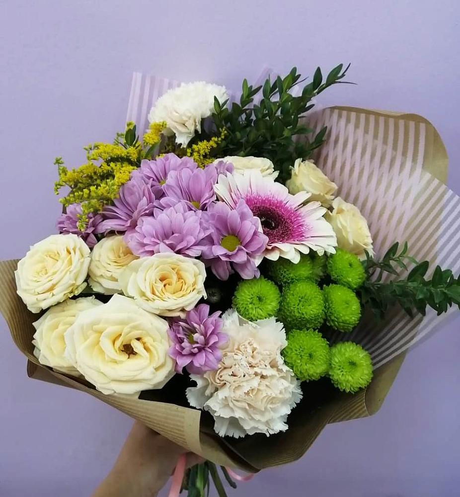 Букет цветов из: Хризантемы, Розы, Гвоздики и Герберы в Снежногорске