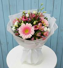 Букет цветов из:  Герберы, Альстромерии и Лизиантусы в Снежногорске