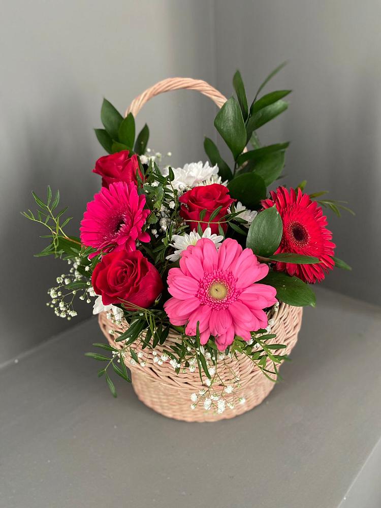 Цветочная композиция из Розы, Хризантемы и Герберы в корзине в Снежногорске