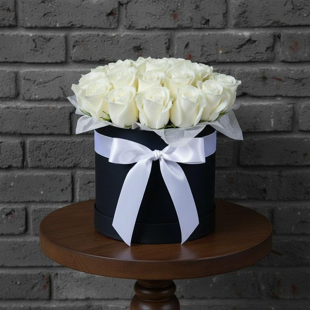 Цветочная композиция из Розы в шляпной коробке в Снежногорске