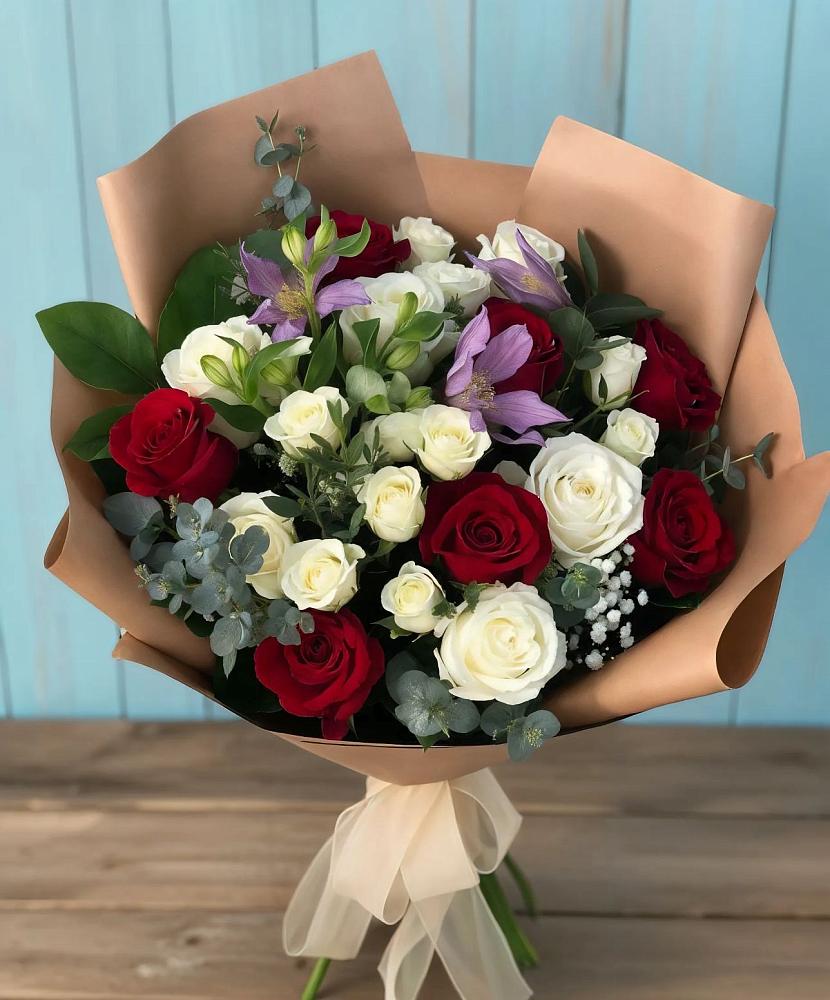 Букет цветов из: Розы и Альстромерии в Снежногорске