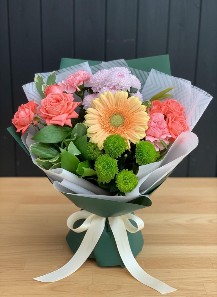 Букет цветов из: Гвоздики, Розы, Герберы и Хризантемы в Снежногорске