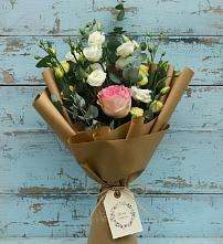 Букет цветов из:  Розы и Лизиантусы в Снежногорске