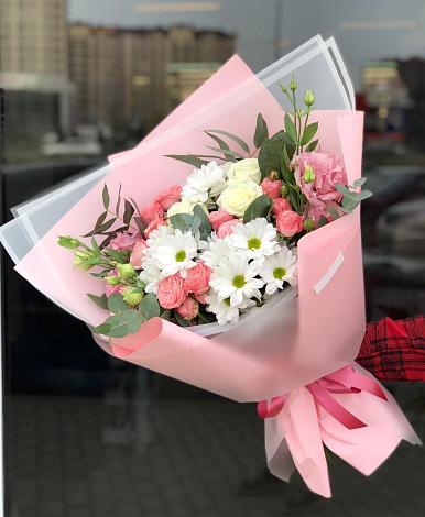 Букет цветов из: Розы, Лизиантусы и Хризантемы в Снежногорске