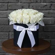 Цветочная композиция из Розы в шляпной коробке в Снежногорске