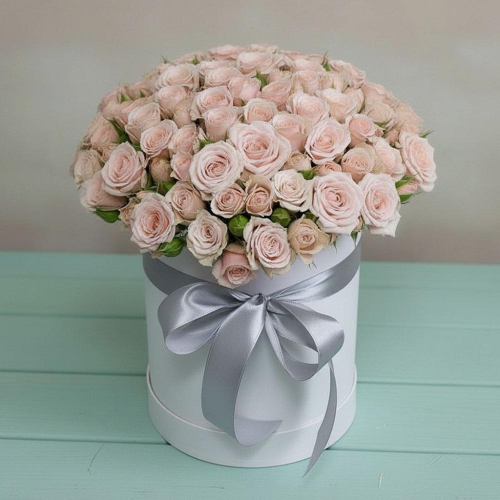 Цветочная композиция из Розы в шляпной коробке в Снежногорске