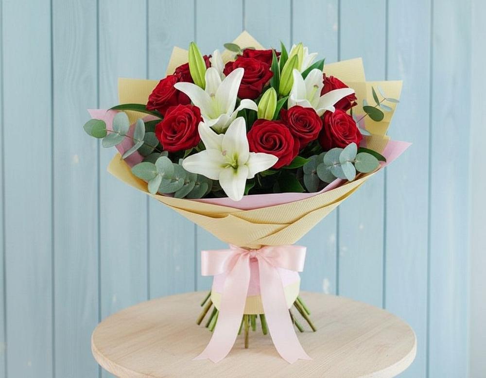 Букет цветов из: Лилии и Розы в Снежногорске